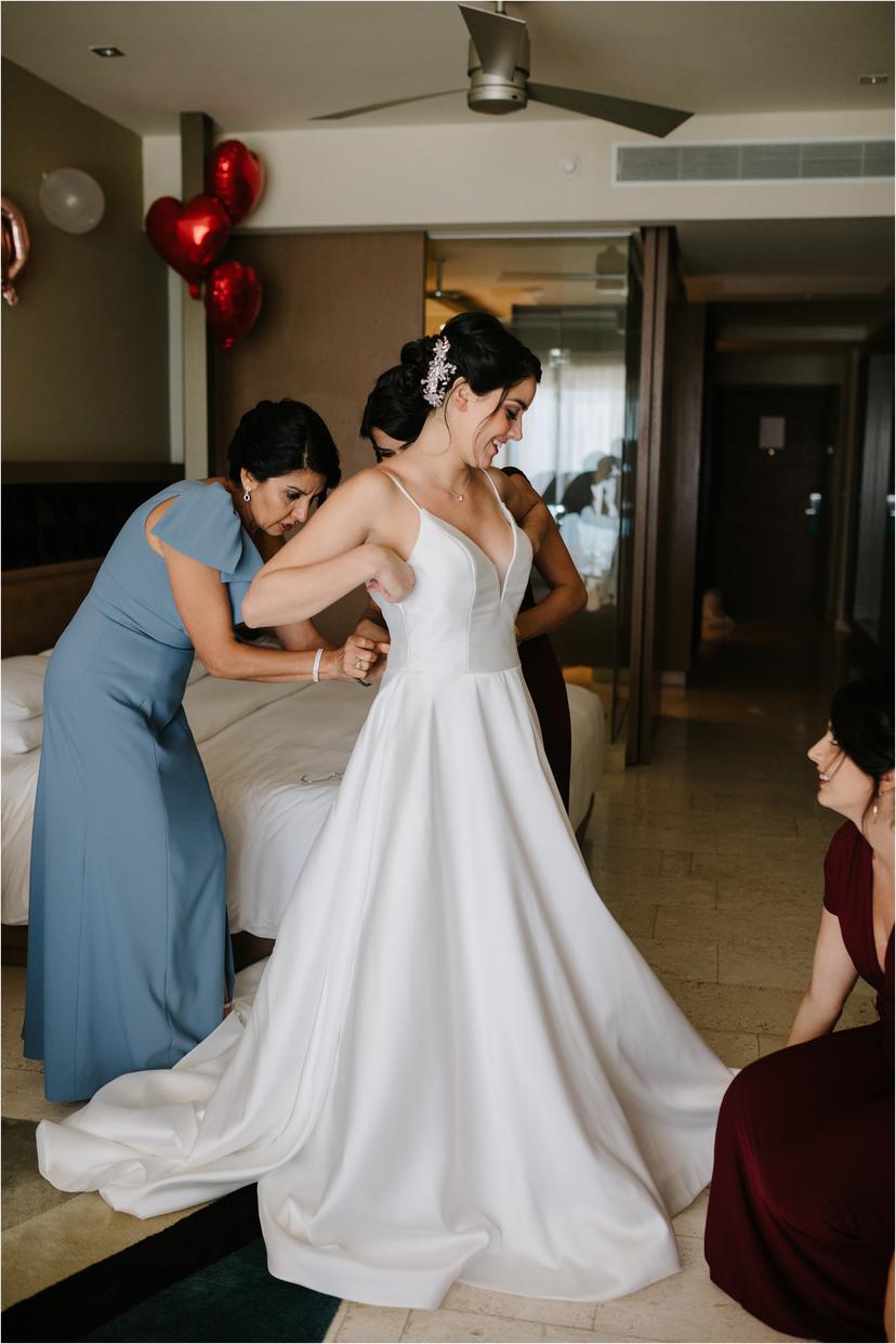 01-Getting-Ready-Cancun-Wedding-Photos-169