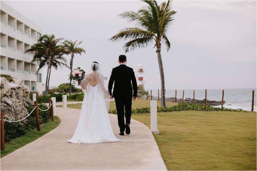 05-Bride-and-Groom-at-Hyatt-Ziva-Cancun-17