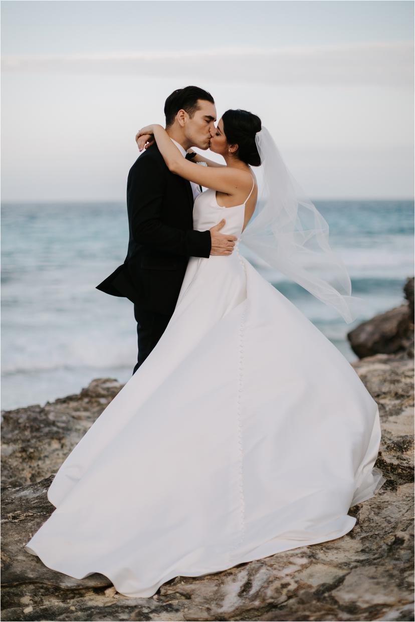 05-Bride-and-Groom-at-Hyatt-Ziva-Cancun-38