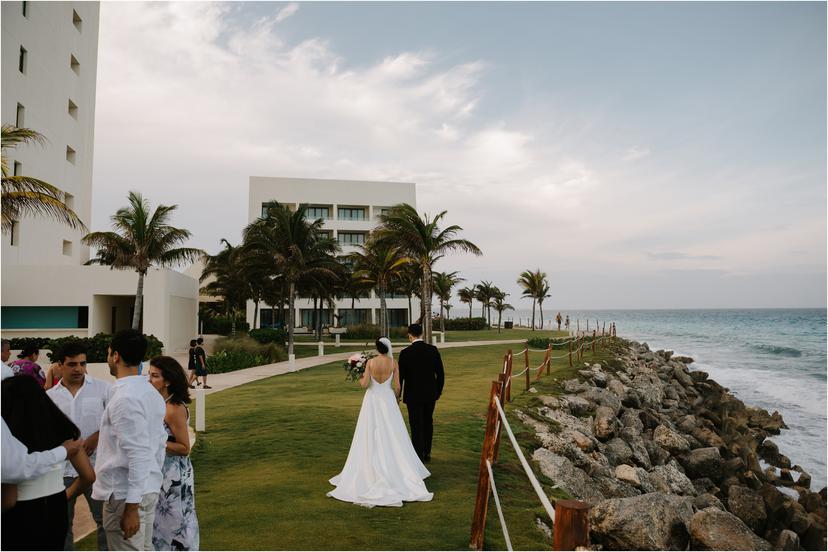 05-Bride-and-Groom-at-Hyatt-Ziva-Cancun-