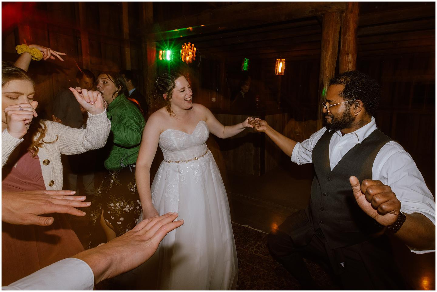 tin-roof-barn-wedding-rb_6058