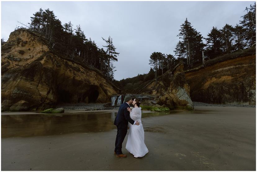 hug-point-elopement-lj-1067