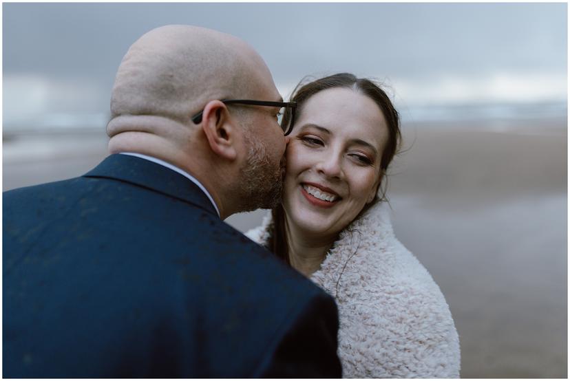 hug-point-elopement-lj-1099