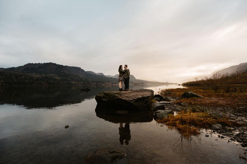 Dalton-Point-Engagement-Photos-Columbia-River-Gorge