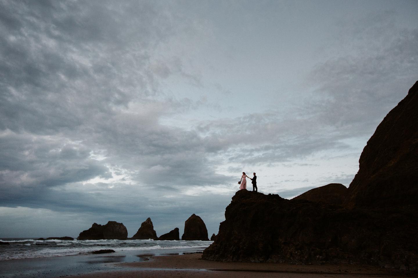 Oceanside-Engagement-Photos-Oregon-Coast-Photographer