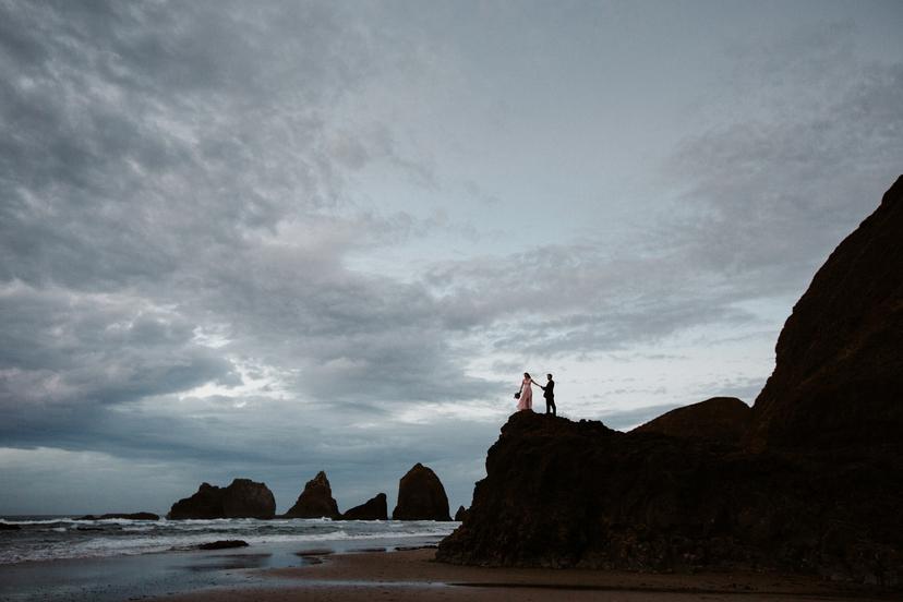 Oceanside-Engagement-Photos-Oregon-Coast-Photographer