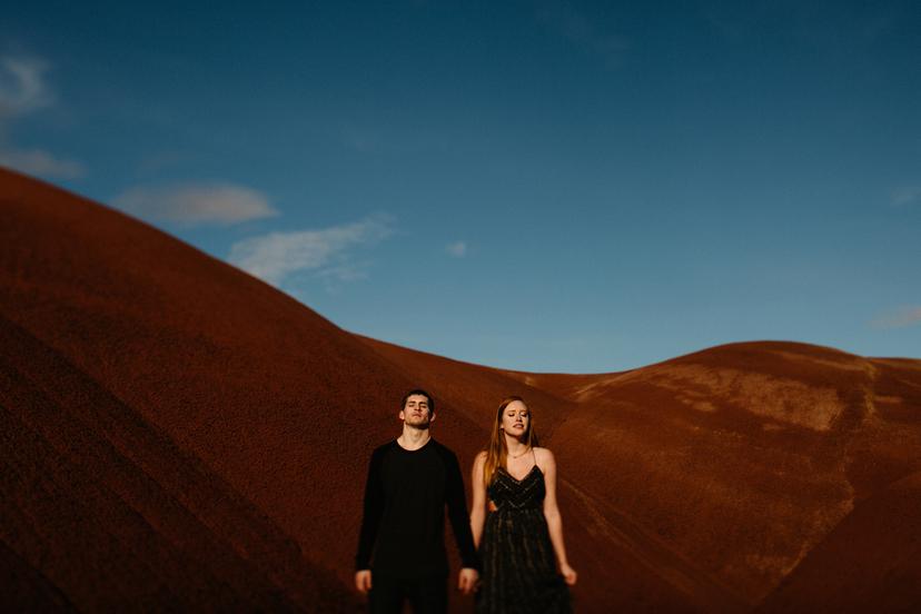 Painted-Hills-Oregon-Engagement-Photos