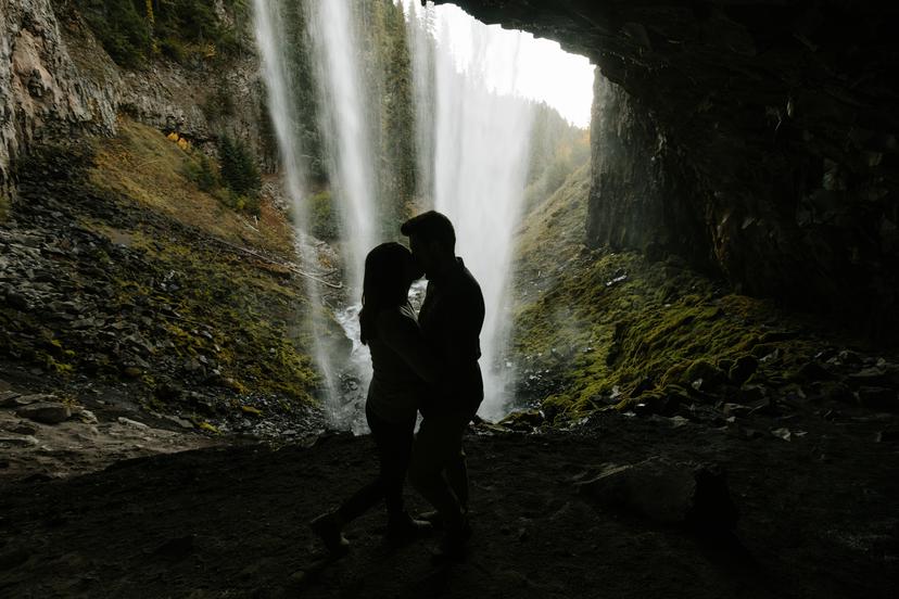 Tamanawas-Falls-Engagement-Photos