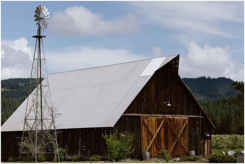 tin-roof-barn-wedding-rb_5916