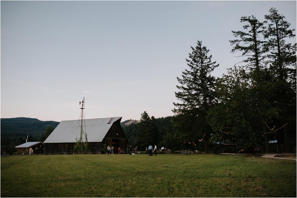 tin-roof-barn-wedding-5268