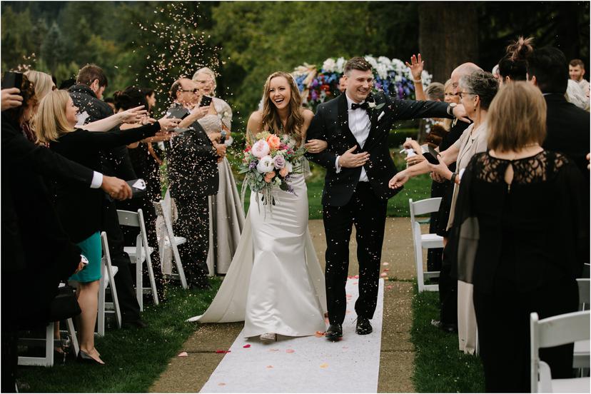 https://cdn.katyweaver.com/blog/tips-for-hacking-your-wedding-timeline/Mt-Hood-Oregon-Resort-Wedding-Resort-at-the-Mountain-Wedding_1775_828w.jpg